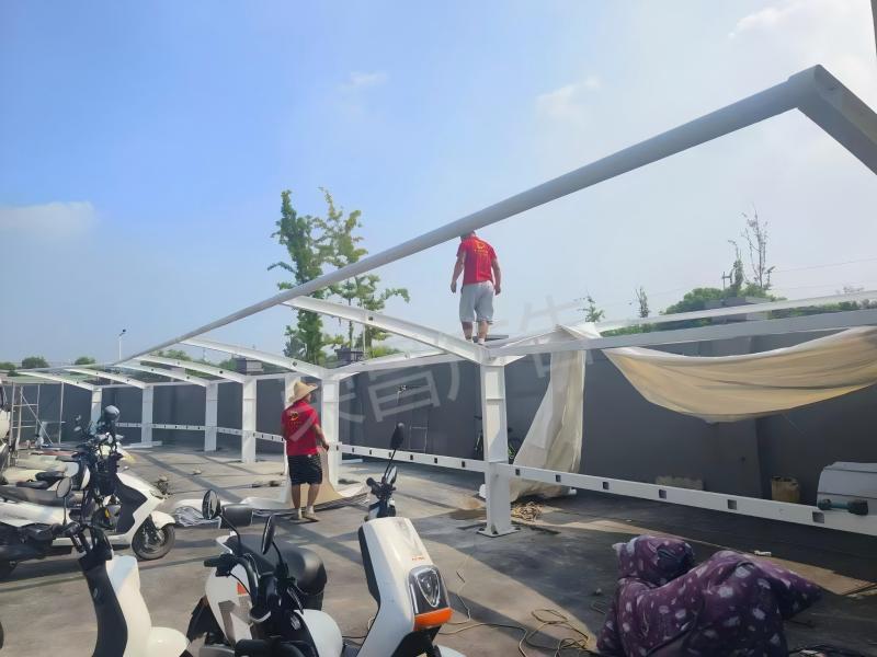 徐州新沂车棚安装实景(图3)